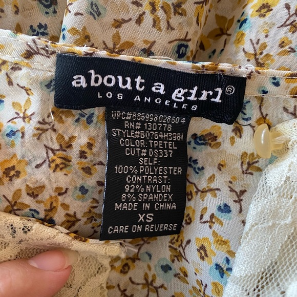 Floral Top - Picture 7 of 7